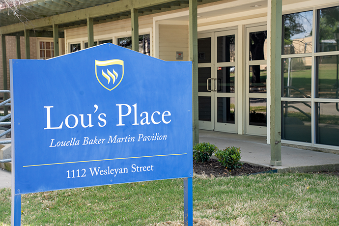 A sign outside of Lou's Place Dining Hall on the campus of Texas Wesleyan University