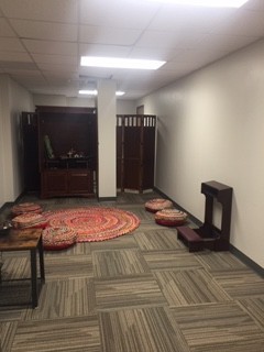 Picture of the campus prayer room with rug and floor cushions