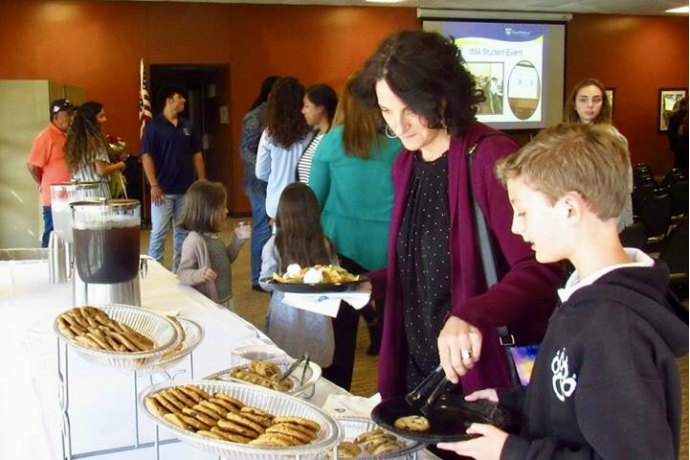 Students and guest enjoy a reception during the Spring 2018 Dean's List ceremony.