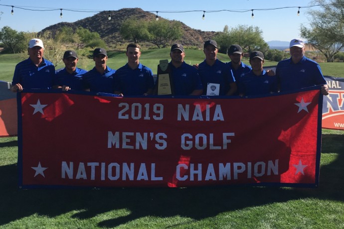 Photo of the 2019 NAIA national champion TXWES men's golf team.